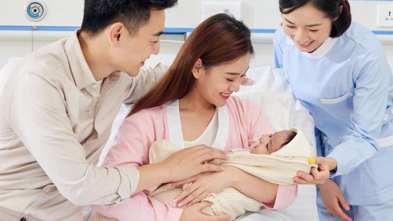小标题：孕期护肤，安全先行