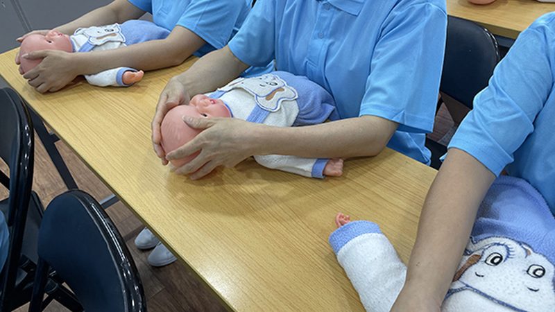 母婴护理师的培训收费标准主要由以下几个方面构成：