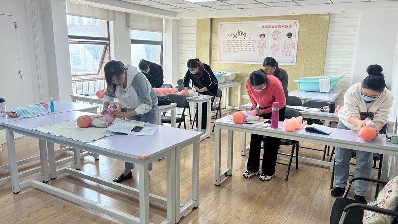 宝宝游泳馆加盟费用通常包括以下几个方面：